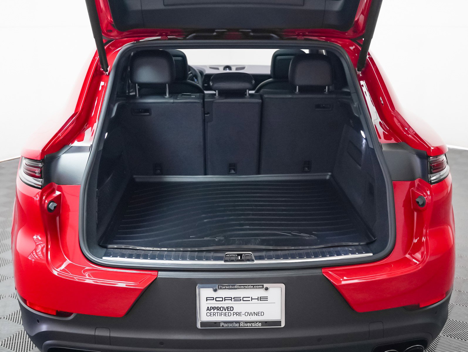 Certified 2025 Porsche Cayenne Coupe image 28