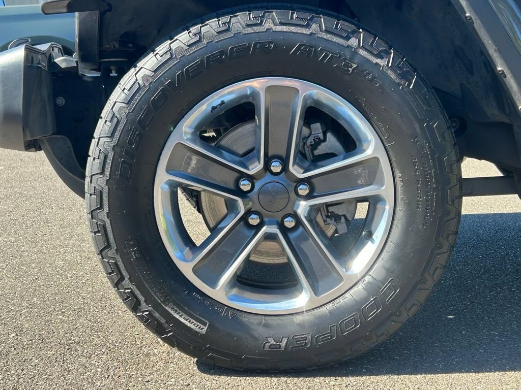 Used 2019 Jeep Wrangler Unlimited Sahara AWD/4WD image 11