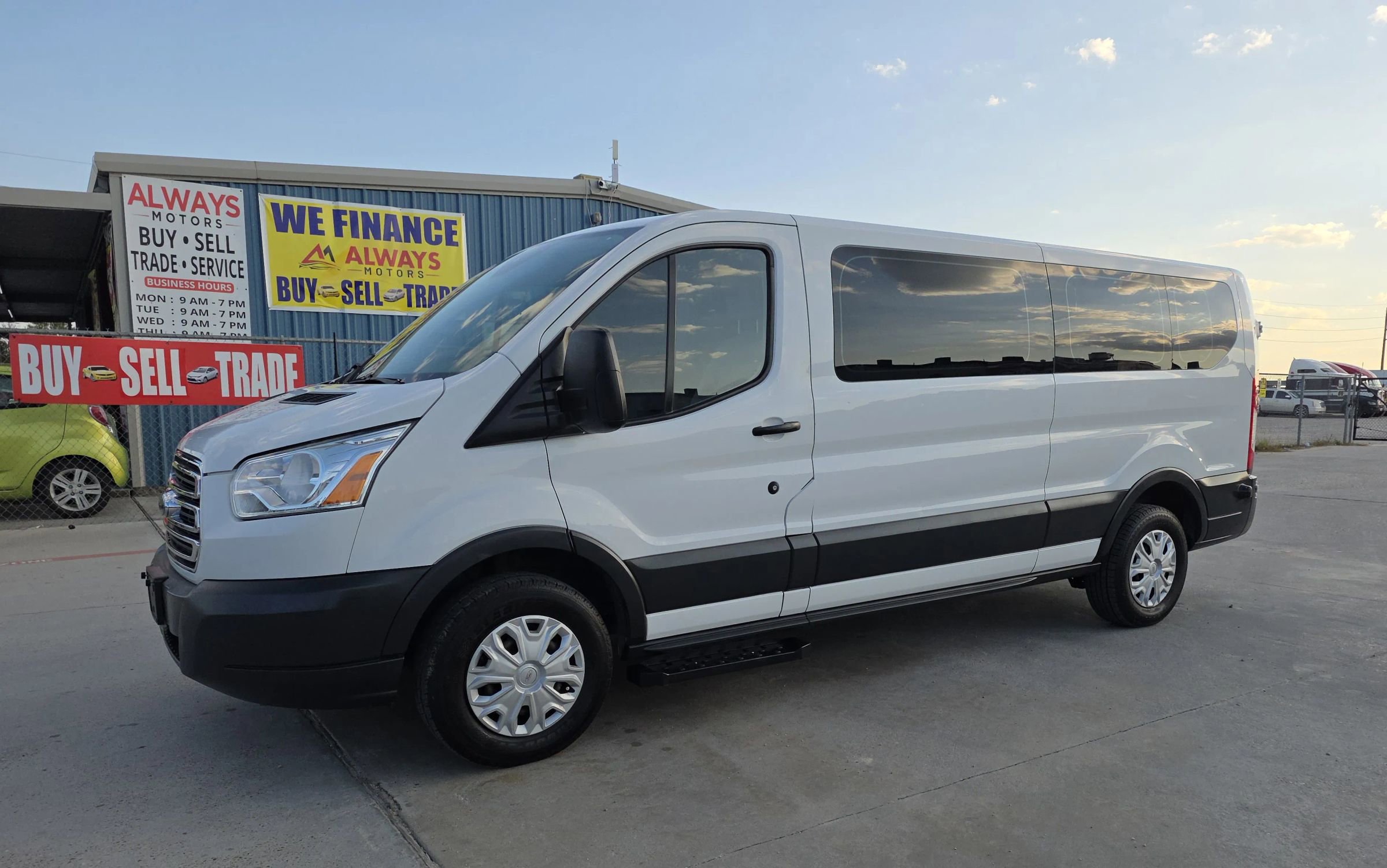 Used 2018 Ford Transit 350 XLT image 1