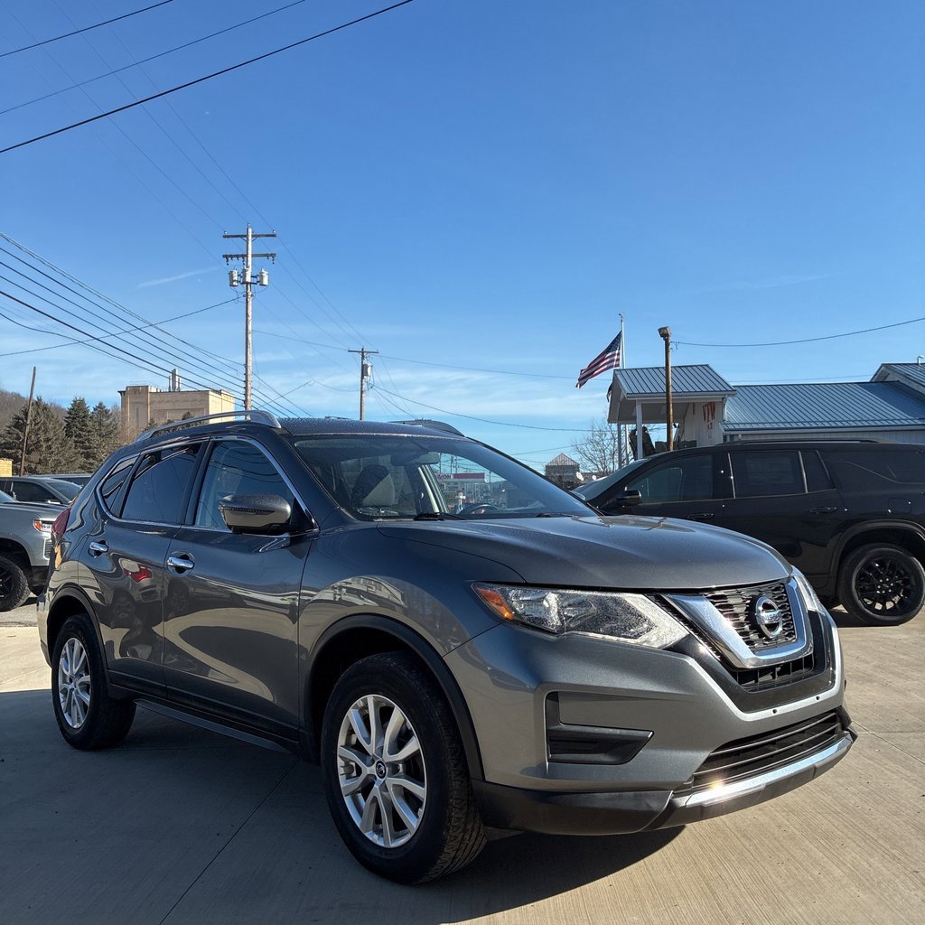 Used 2017 Nissan Rogue SV w/ SV Premium Package image 7
