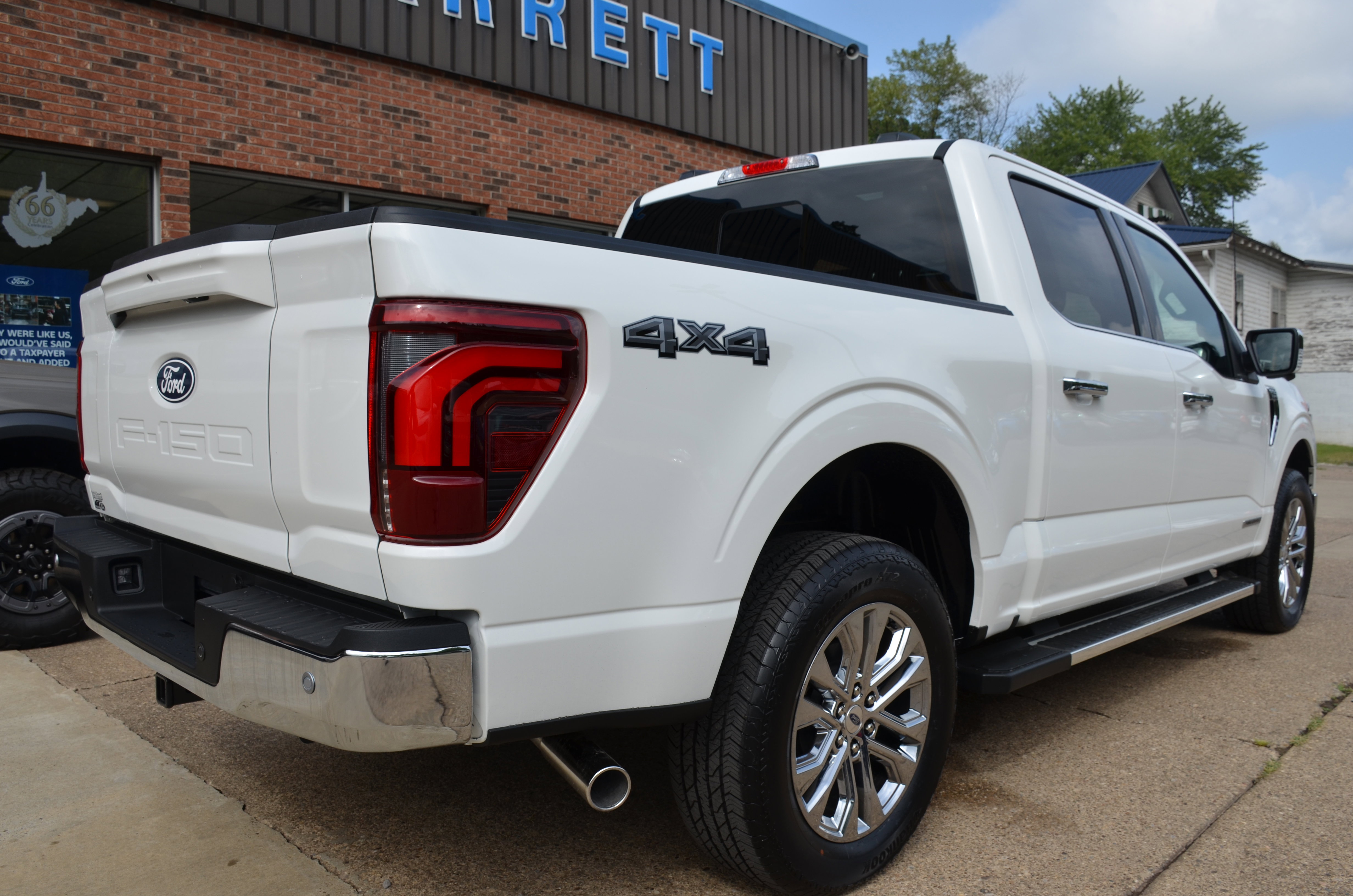 New 2025 Ford F150 Lariat w/ Equipment Group 502A High image 8