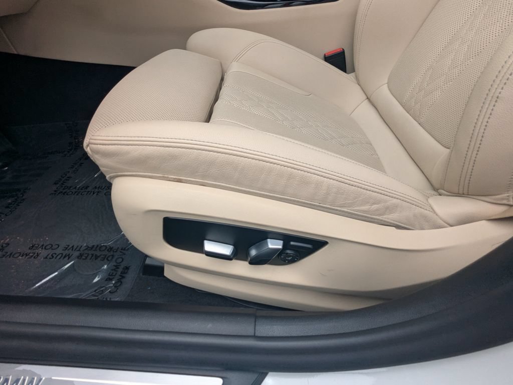 Used 2021 BMW 530e w/ Convenience Package RWD image 7