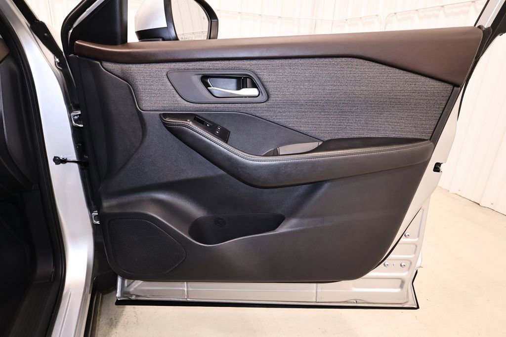 Used 2022 Nissan Rogue SV image 19