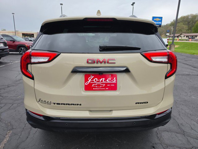 Used 2023 GMC Terrain SLT w/ Tech Package AWD/4WD image 4
