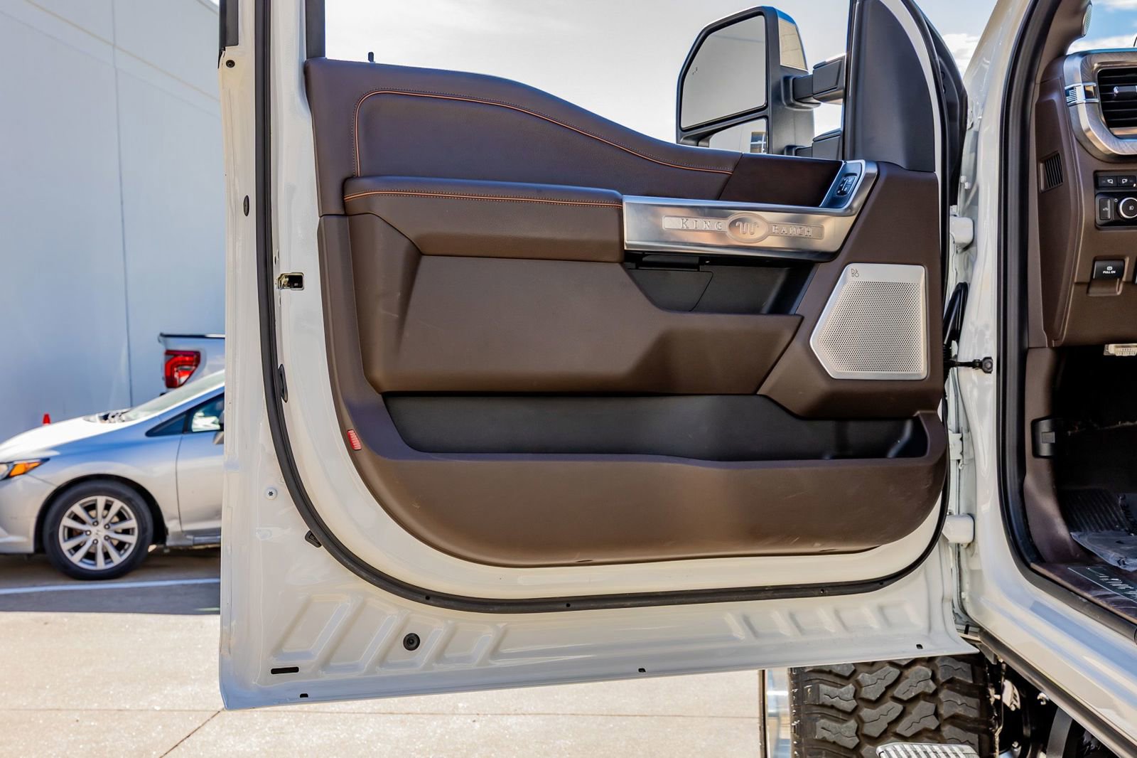 Used 2023 Ford F250 King Ranch w/ Chrome Package image 37