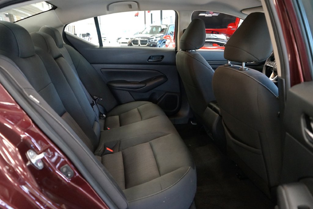 Used 2024 Nissan Altima 2.5 SV FWD image 12