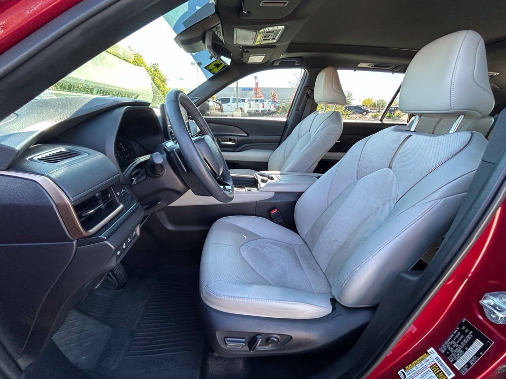 Used 2025 Toyota Grand Highlander AWD Hybrid image 13