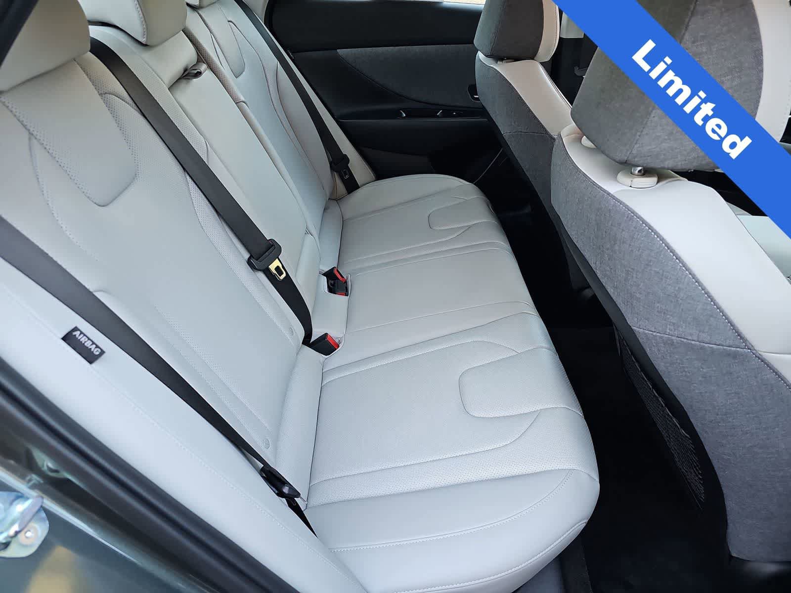 Used 2025 Hyundai Elantra Limited FWD image 17