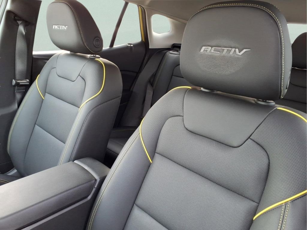 Used 2025 Chevrolet Trax ACTIV w/ Sunroof Package image 14