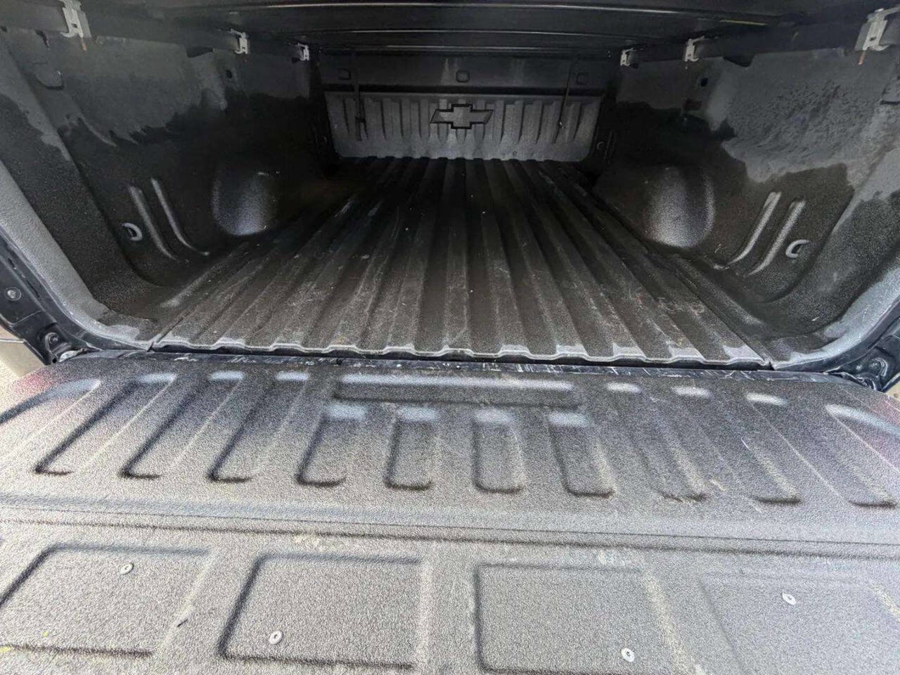 Used 2017 Chevrolet Silverado 1500 LT w/ Midnight Edition image 8