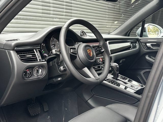 Certified 2026 Porsche Macan S AWD/4WD image 4