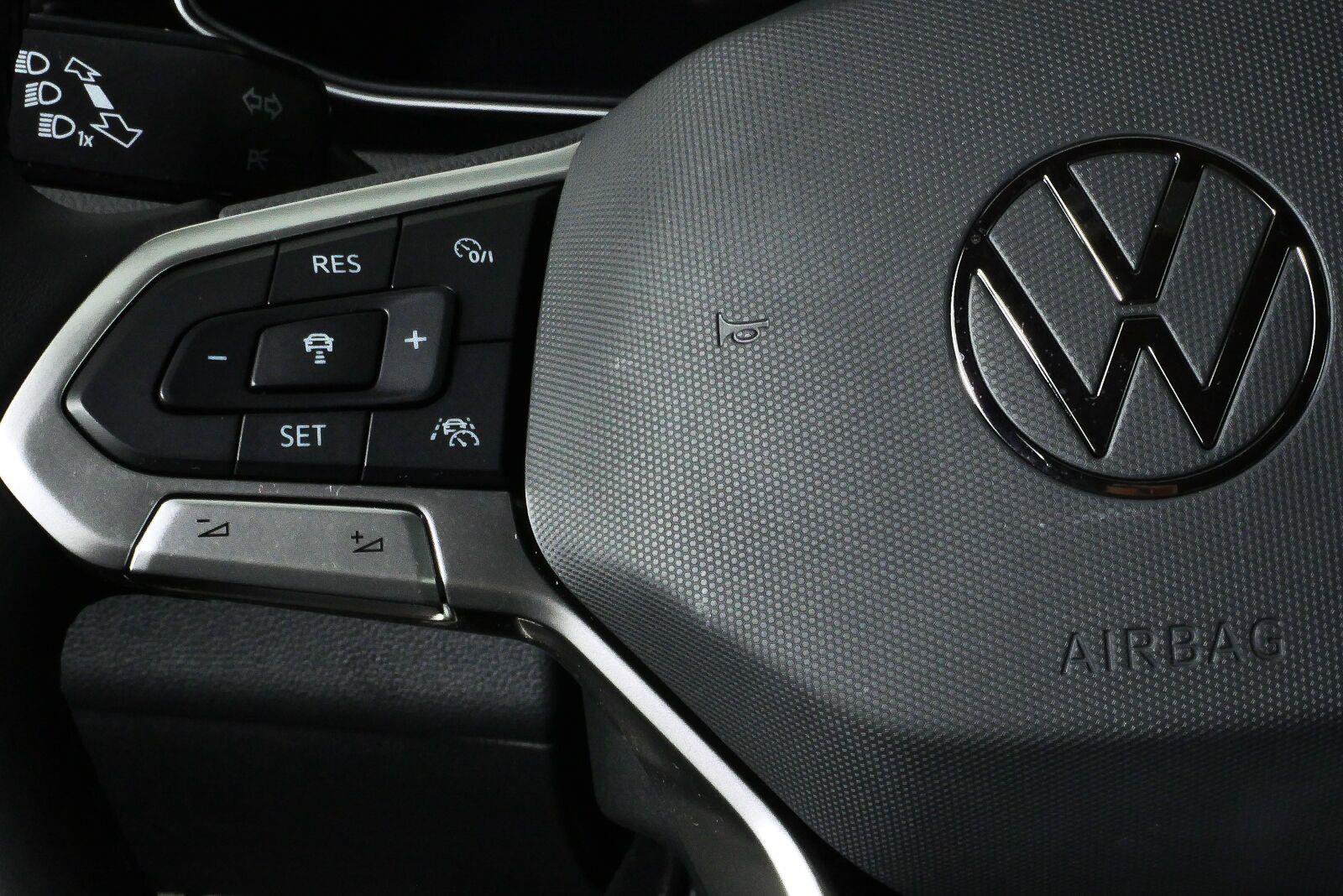 Certified 2025 Volkswagen Jetta Sport FWD image 12