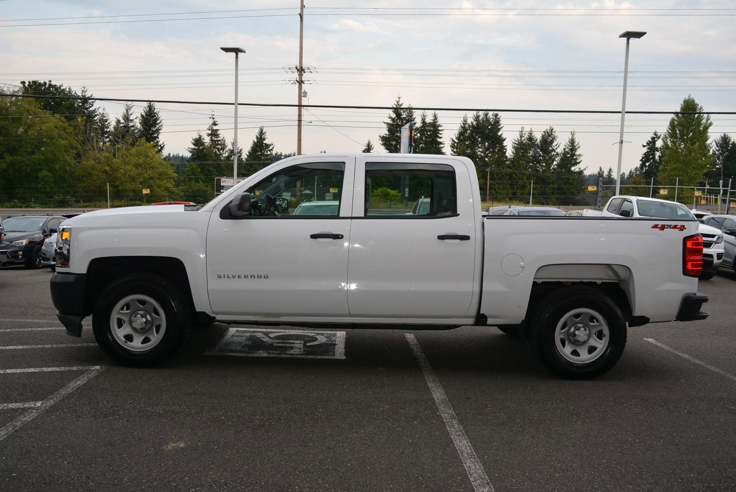Used 2018 Chevrolet Silverado 1500 W/T w/ Trailering Package AWD/4WD image 4