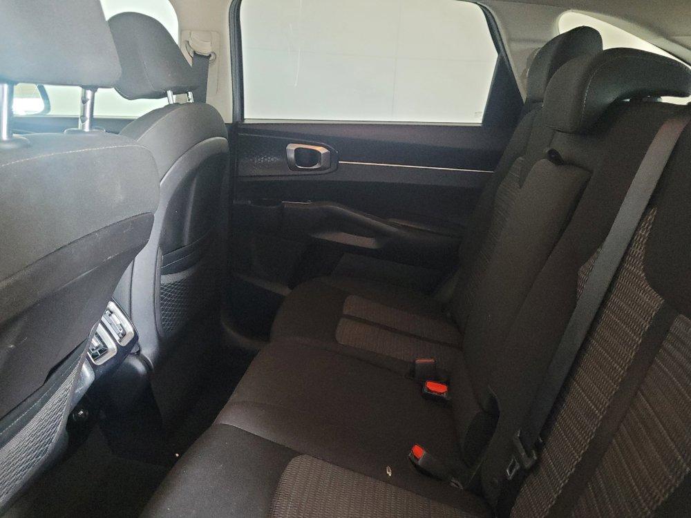 Used 2021 Kia Sorento LX FWD image 18