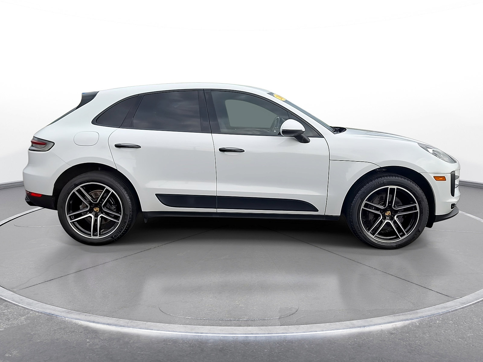 Used 2019 Porsche Macan AWD/4WD image 9