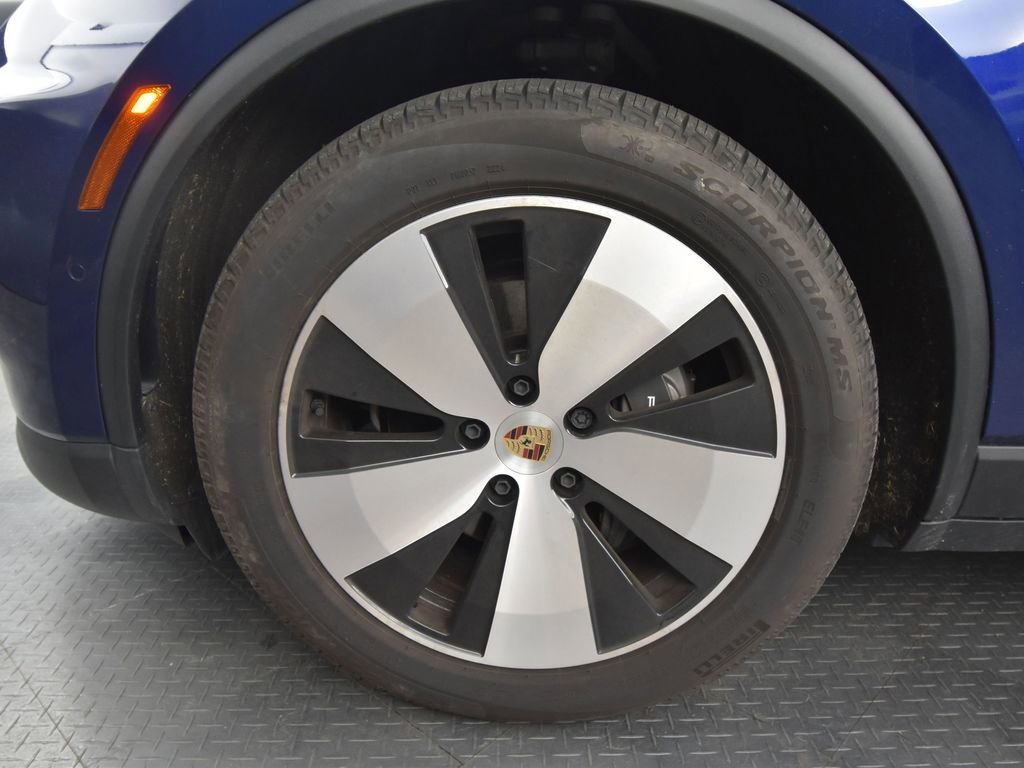 Used 2024 Porsche Macan 4 Electric image 13