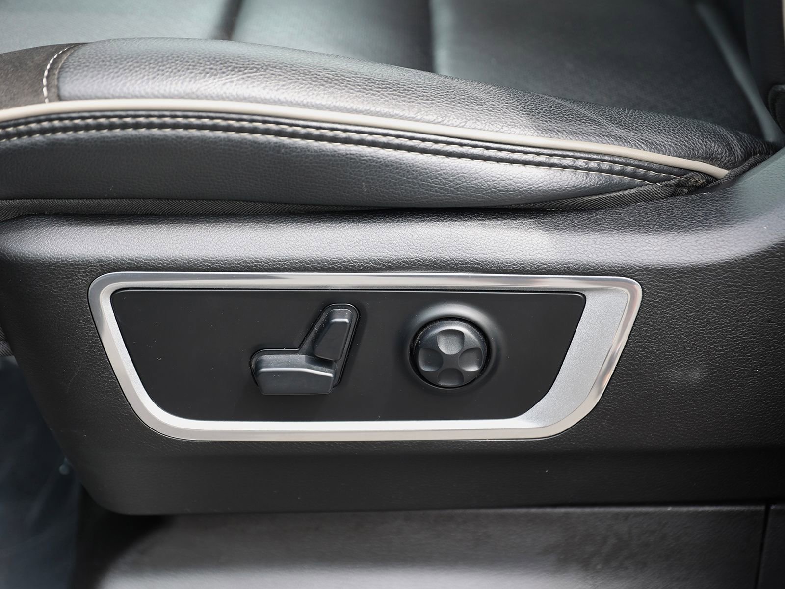 Used 2021 RAM 1500 Laramie AWD/4WD image 18