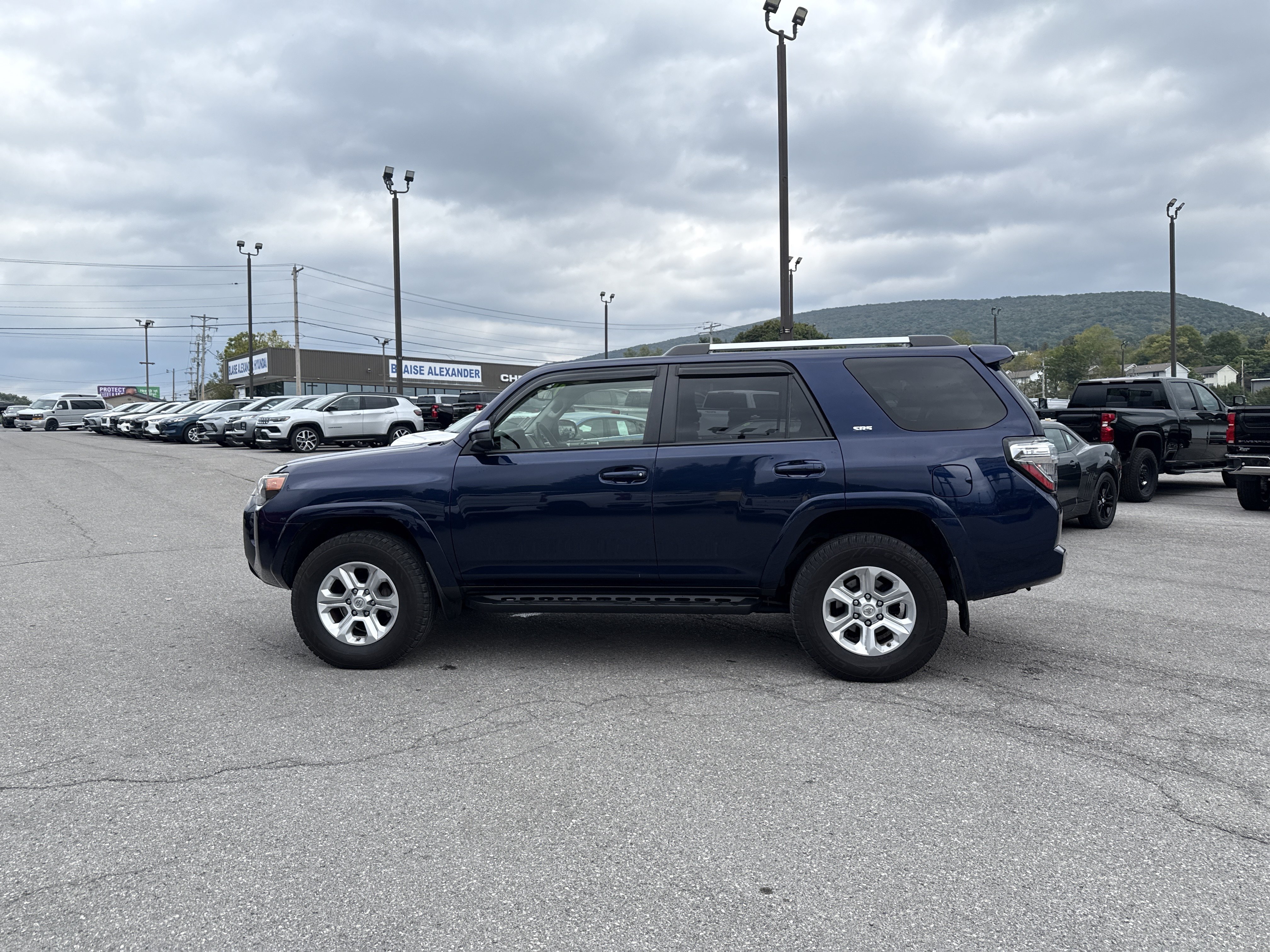 Used 2021 Toyota 4Runner SR5 AWD/4WD image 6