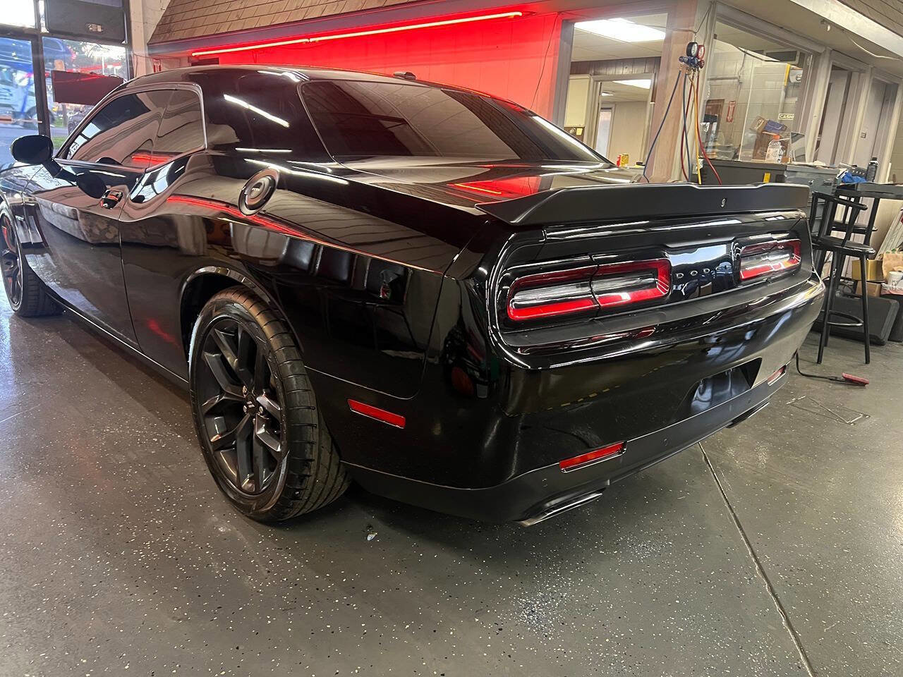 Used 2021 Dodge Challenger R/T w/ Blacktop Package RWD image 5