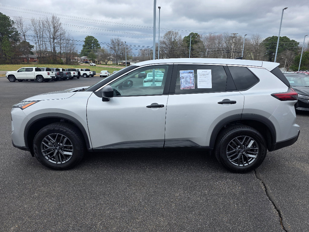 Used 2024 Nissan Rogue S image 6