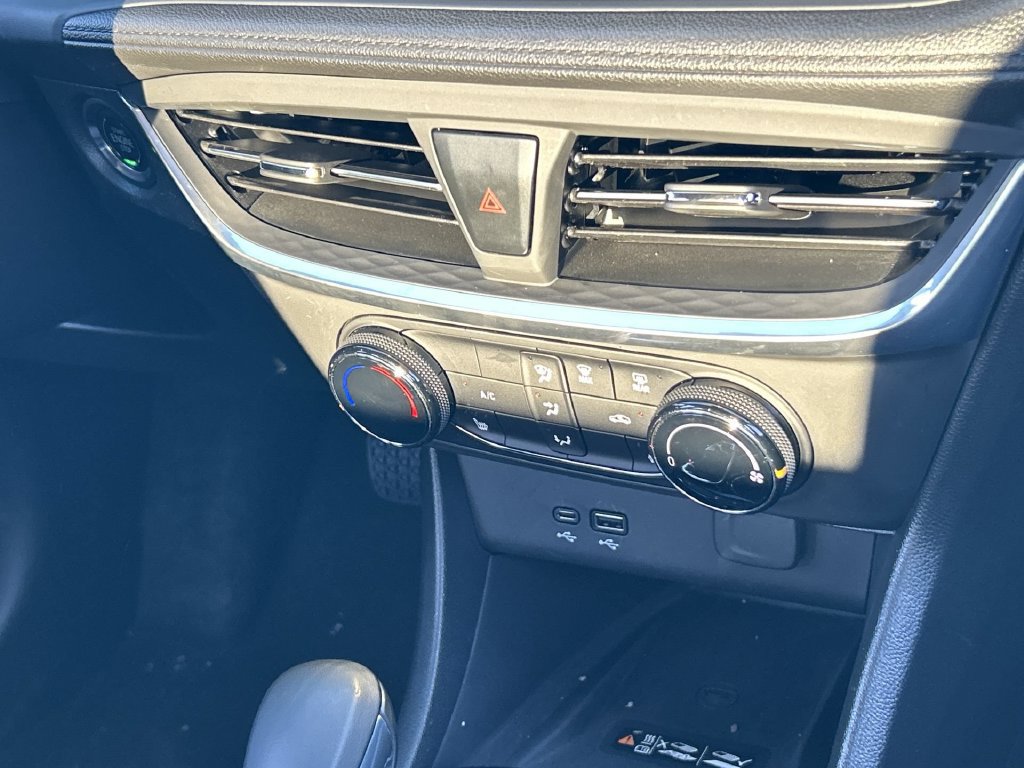 Used 2024 Buick Encore GX Preferred w/ Comfort Package FWD image 21