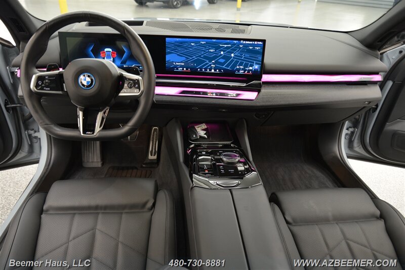 Used 2025 BMW 550e xDrive w/ Premium Package AWD/4WD image 16