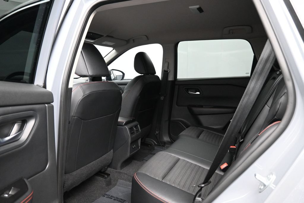 Used 2025 Nissan Rogue SV AWD/4WD image 24