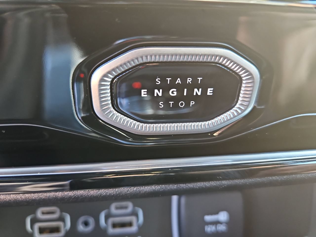 New 2026 Jeep Grand Cherokee Altitude AWD/4WD image 25