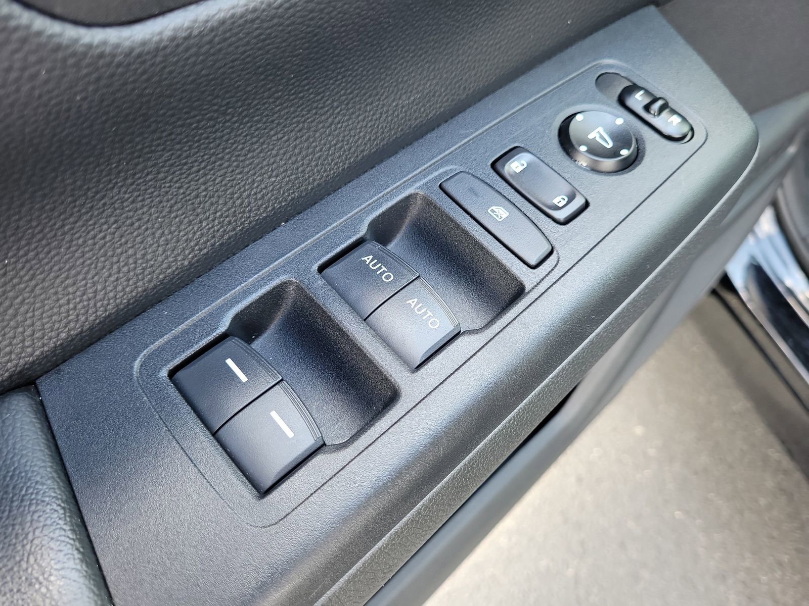 Used 2023 Honda CR-V EX image 13