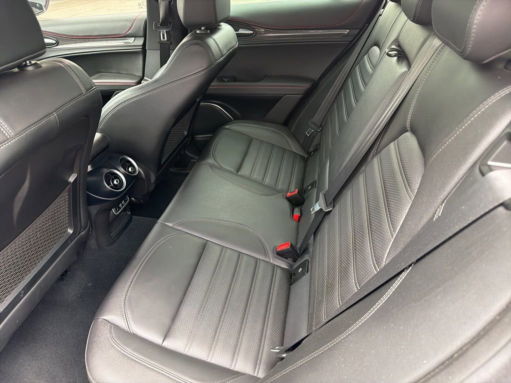 Used 2023 Alfa Romeo Stelvio Estrema AWD/4WD image 21