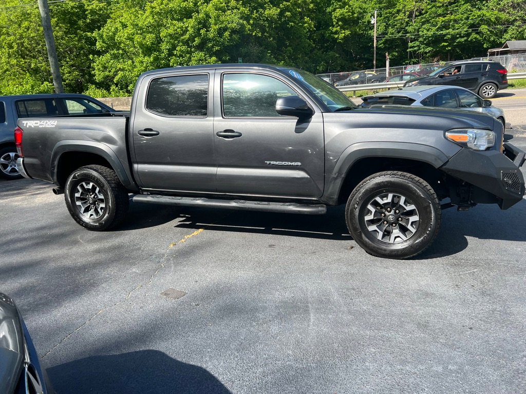 Used 2017 Toyota Tacoma TRD Off-Road image 19