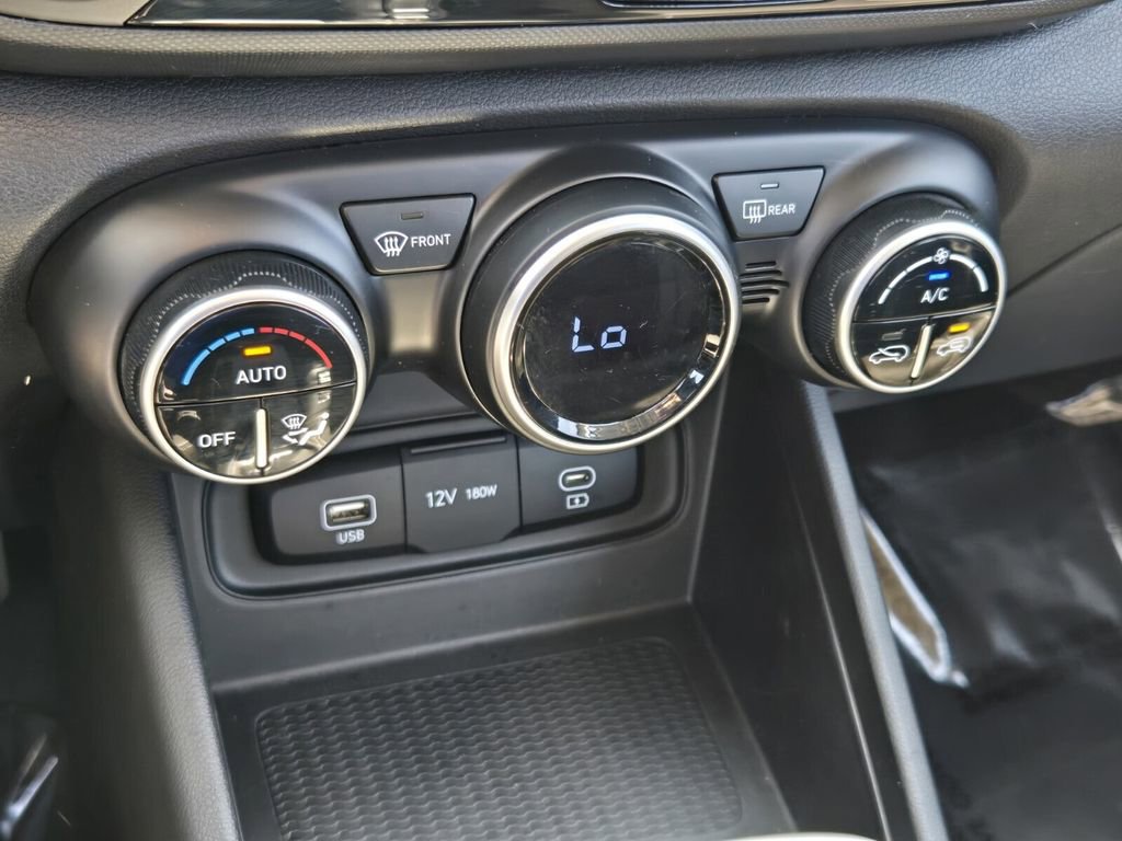 Certified 2023 Hyundai Venue SEL FWD image 23