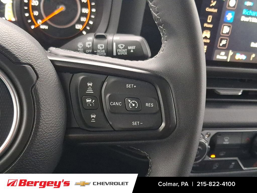 Used 2025 Jeep Wrangler Unlimited Rubicon AWD/4WD image 23