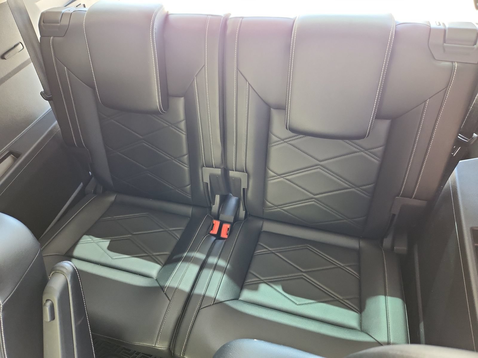 Used 2024 Volkswagen Atlas SE AWD/4WD image 12