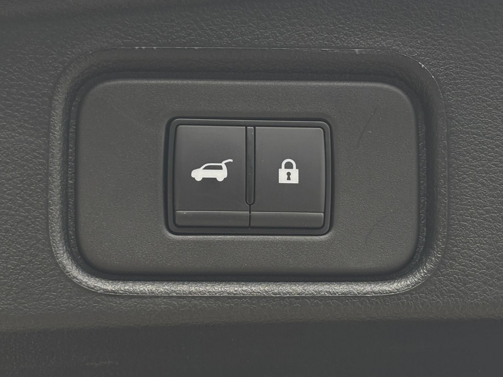 Used 2025 Nissan Pathfinder SV FWD image 23