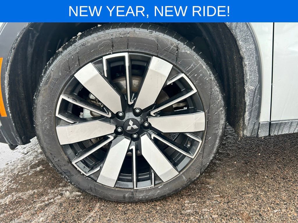 Used 2025 Mitsubishi Outlander SE image 23