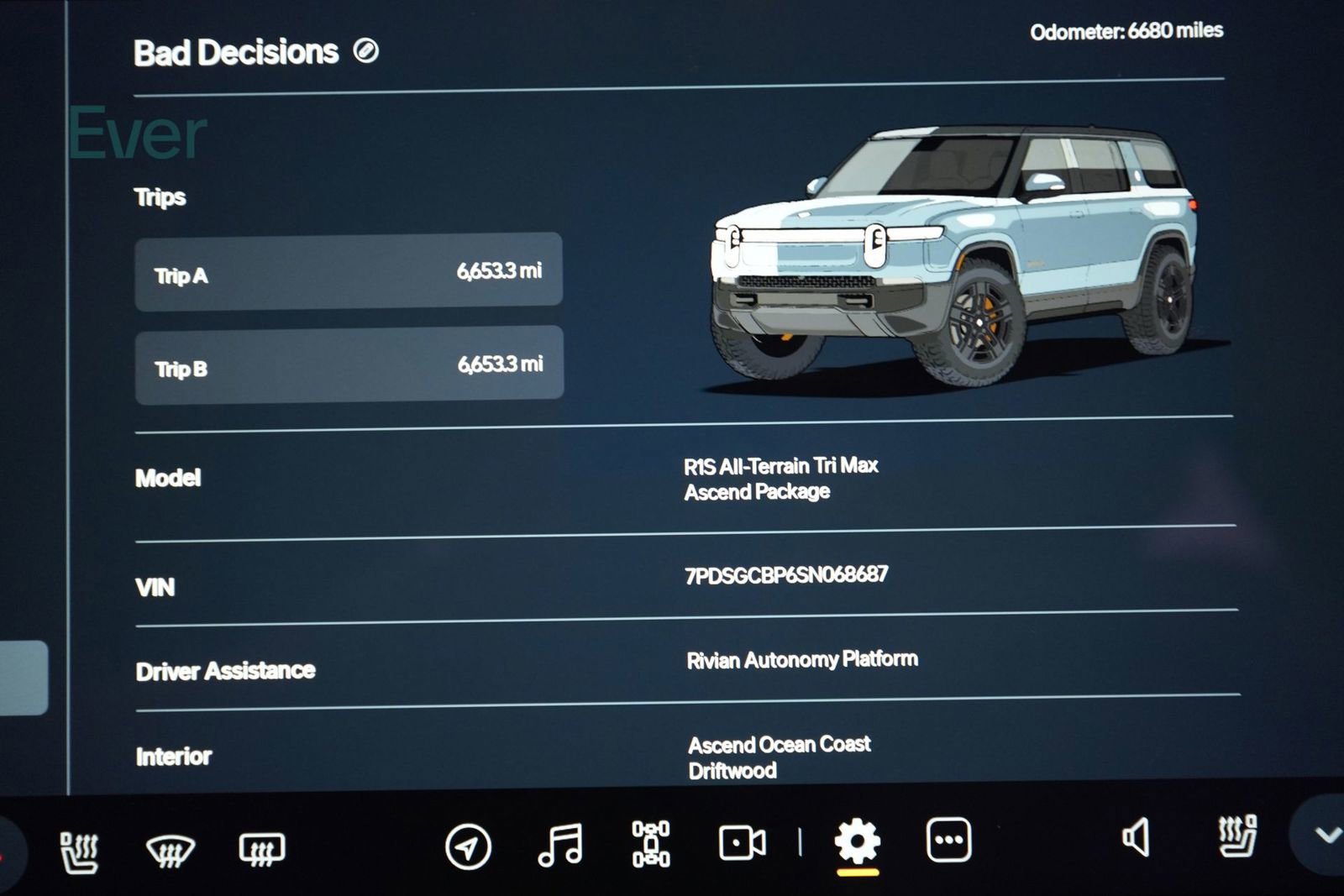 Used 2025 Rivian R1S Premium image 7