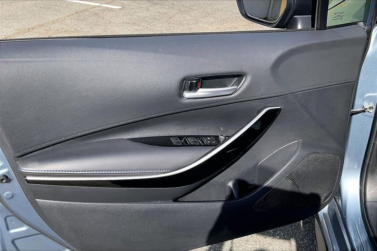 Used 2020 Toyota Corolla XSE image 27