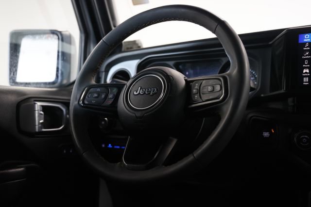 Used 2024 Jeep Wrangler Unlimited AWD/4WD image 39