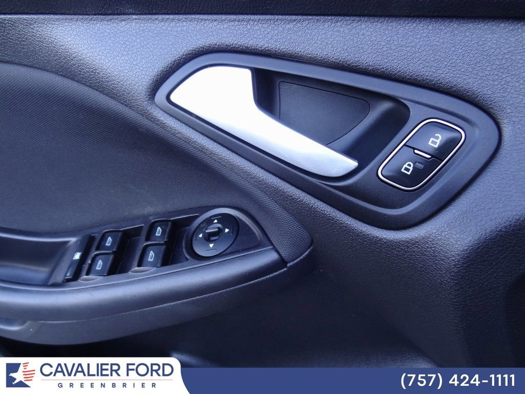 Certified 2018 Ford Focus SE image 15