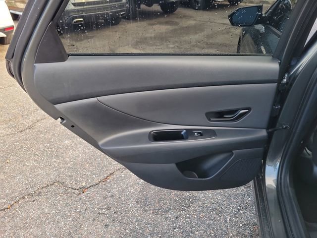 Used 2025 Hyundai Elantra Sport FWD image 28