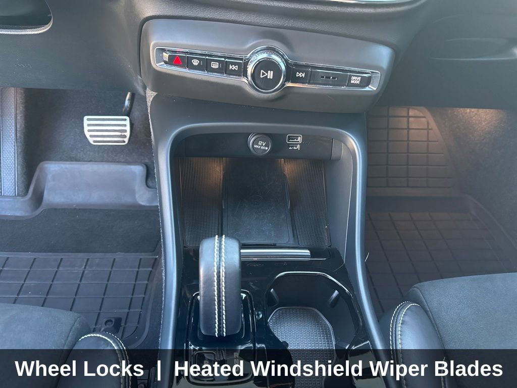 Used 2021 Volvo XC40 T5 R-Design w/ Advanced Package image 23