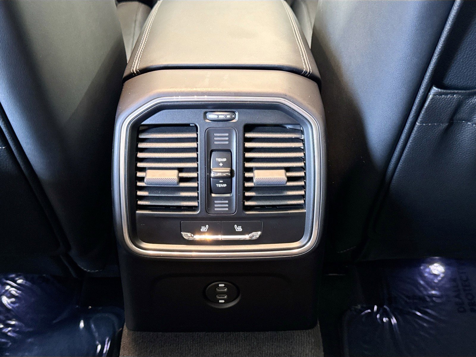 Used 2025 Porsche Macan Turbo image 22