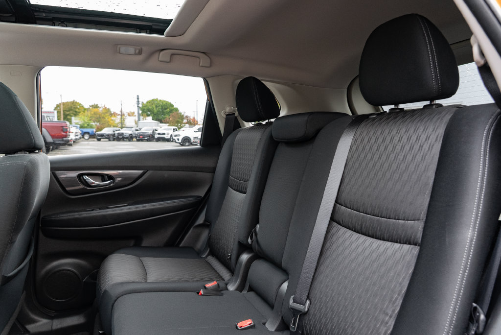 Used 2020 Nissan Rogue SV w/ Sun & Sound Touring Package AWD/4WD image 24
