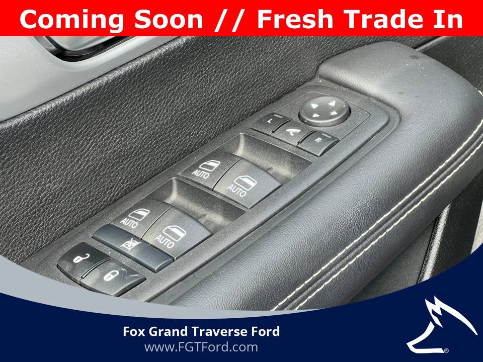 Used 2025 Chrysler Pacifica Limited FWD image 17