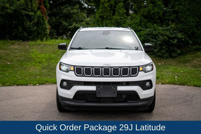 Used 2024 Jeep Compass Latitude AWD/4WD image 2