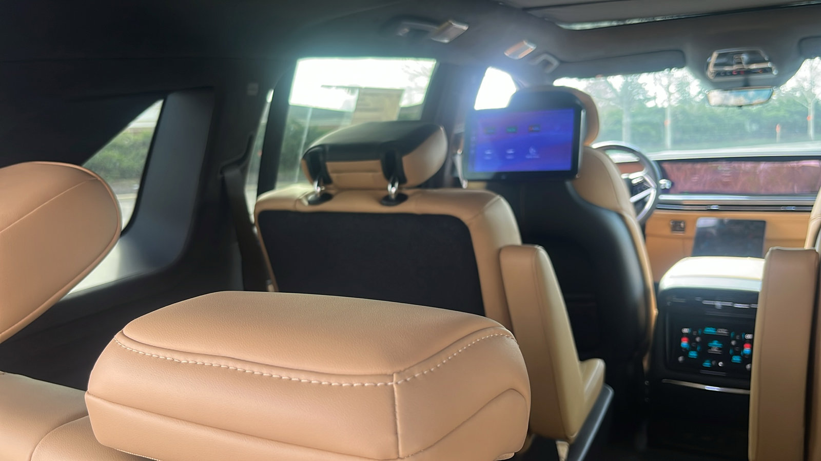 New 2025 Cadillac Escalade IQ Luxury 2 image 45