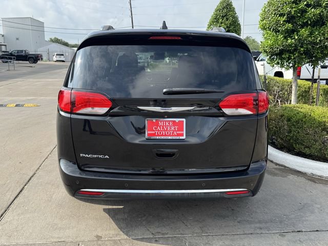 Used 2020 Chrysler Pacifica Touring-L Plus w/ Tire & Wheel Group FWD image 8