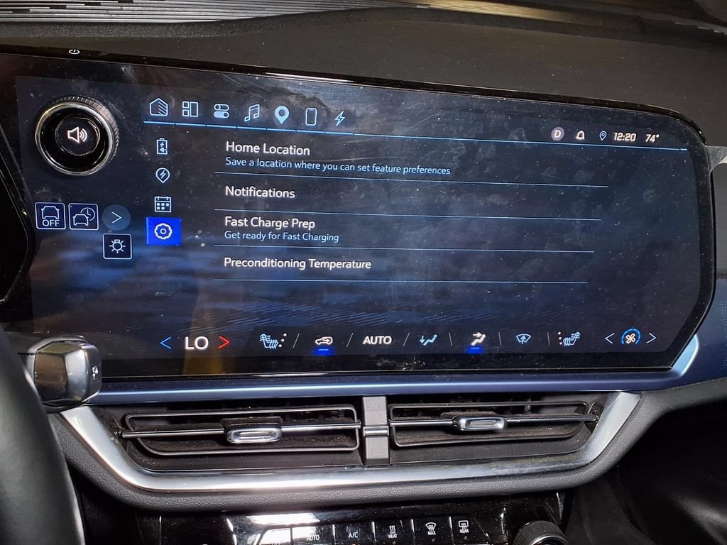 Used 2024 Chevrolet Equinox EV LT w/ LPO, Blackout Package FWD image 6