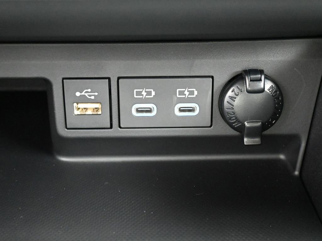 Certified 2025 Toyota Highlander Platinum image 28